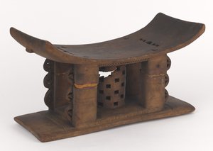 Banco de Ashanti retirado do Palácio do Rei Prempei em Kumasi durante a 3ª Guerra de Ashanti, c.1896 (madeira)